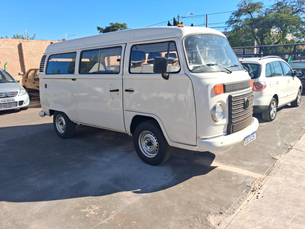 VOLKSWAGEN Kombi