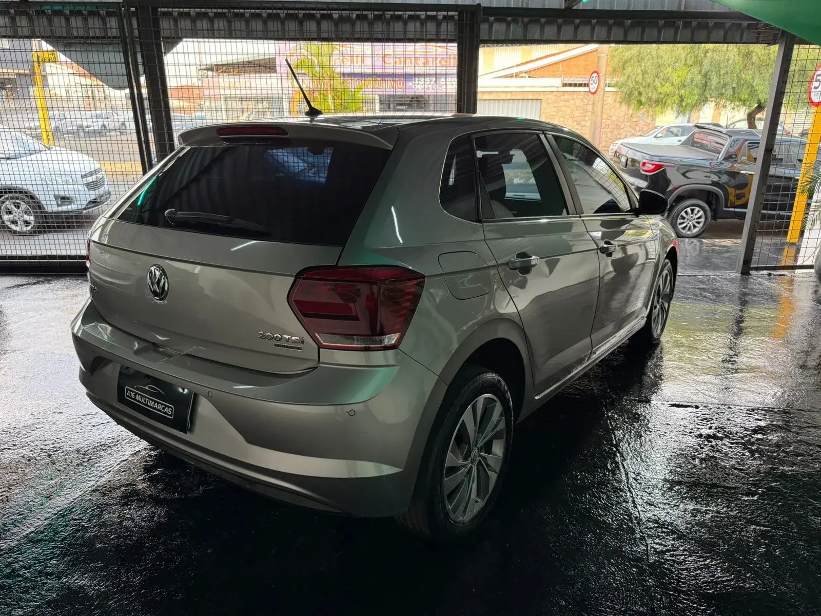 VOLKSWAGEN Polo Hatch - Foto