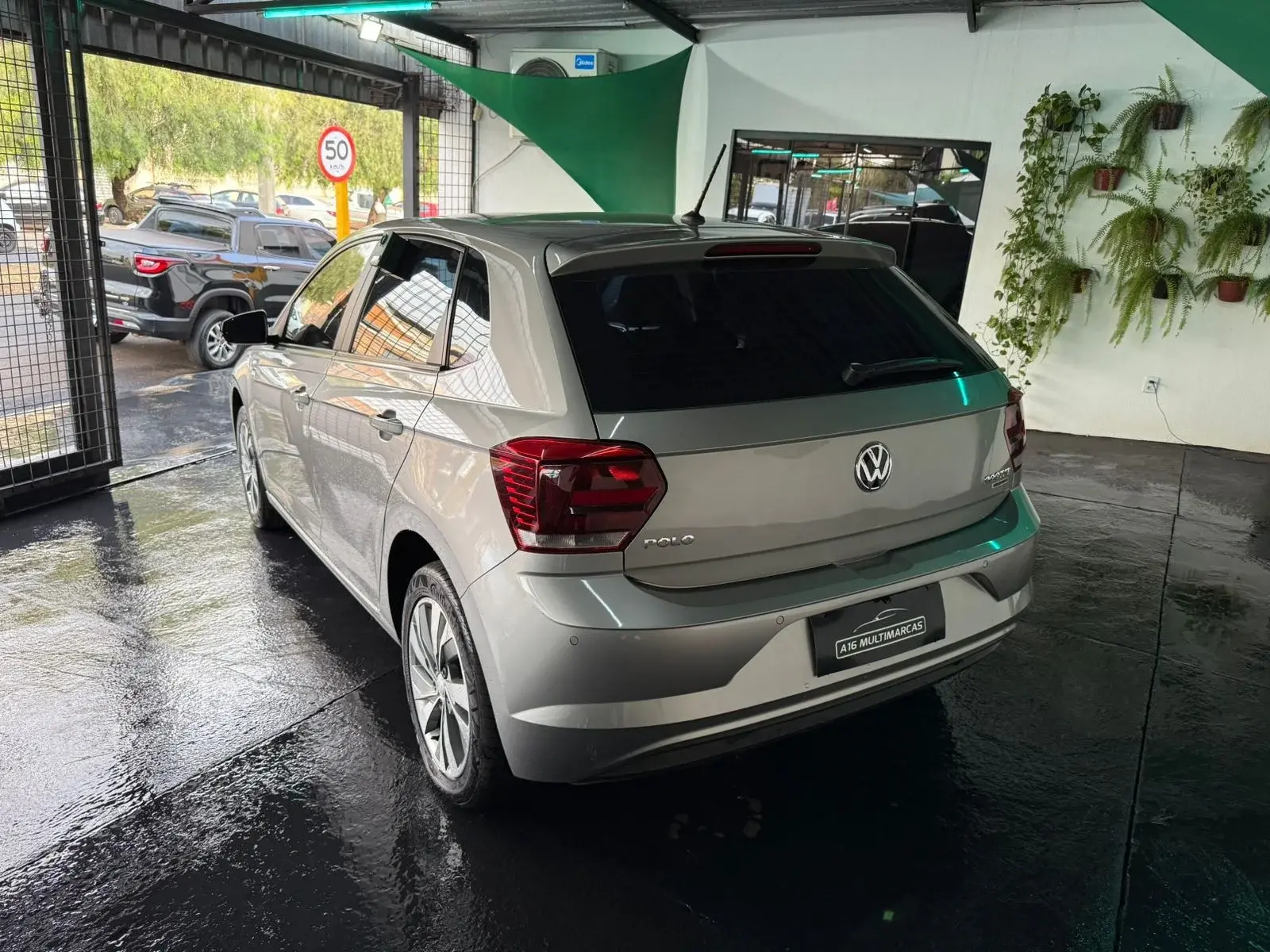 VOLKSWAGEN Polo Hatch - Foto