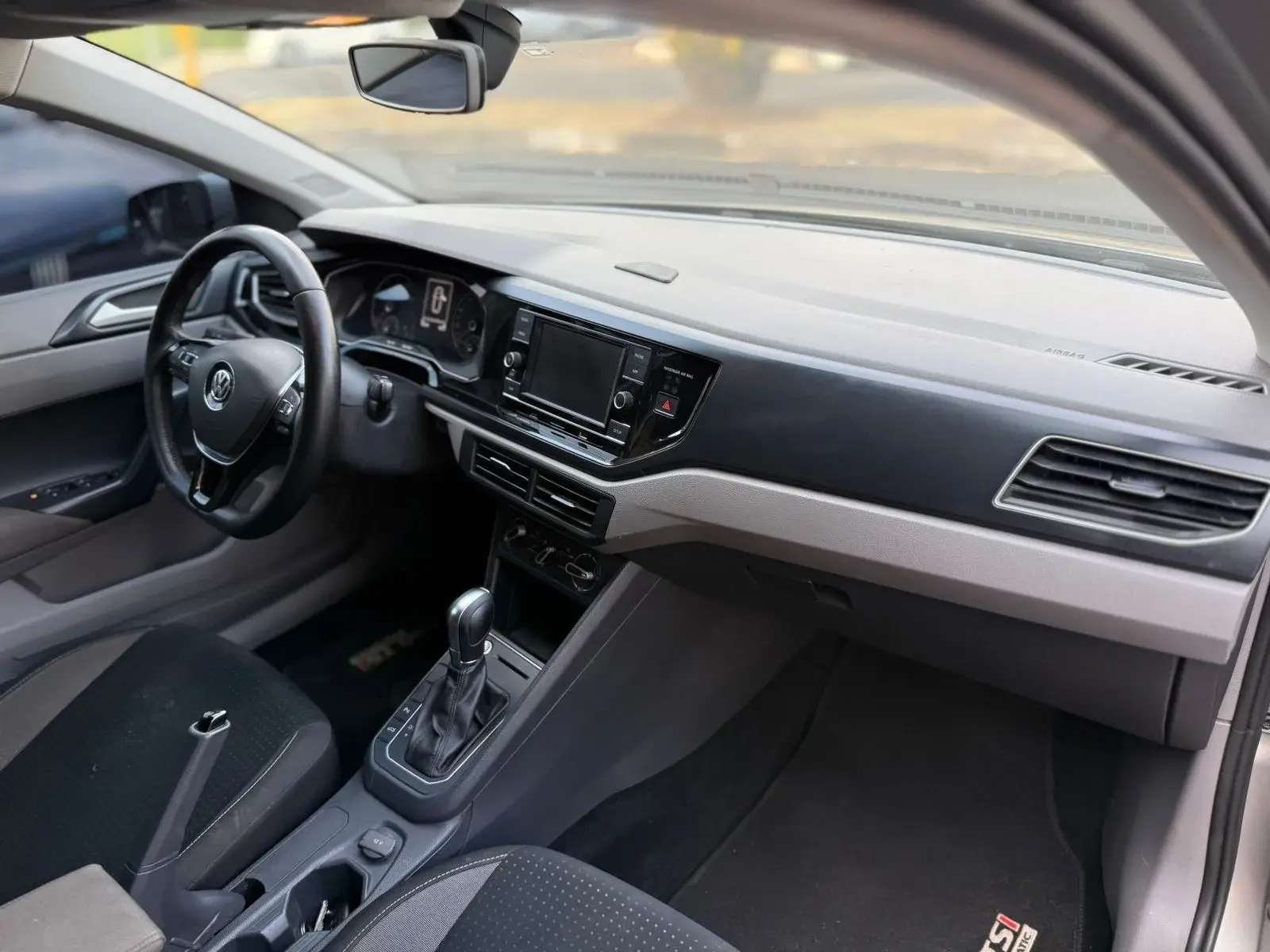 VOLKSWAGEN Polo Hatch - Foto