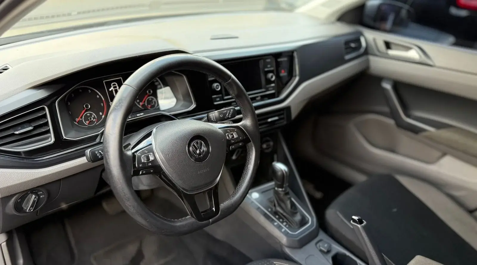 VOLKSWAGEN Polo Hatch - Foto