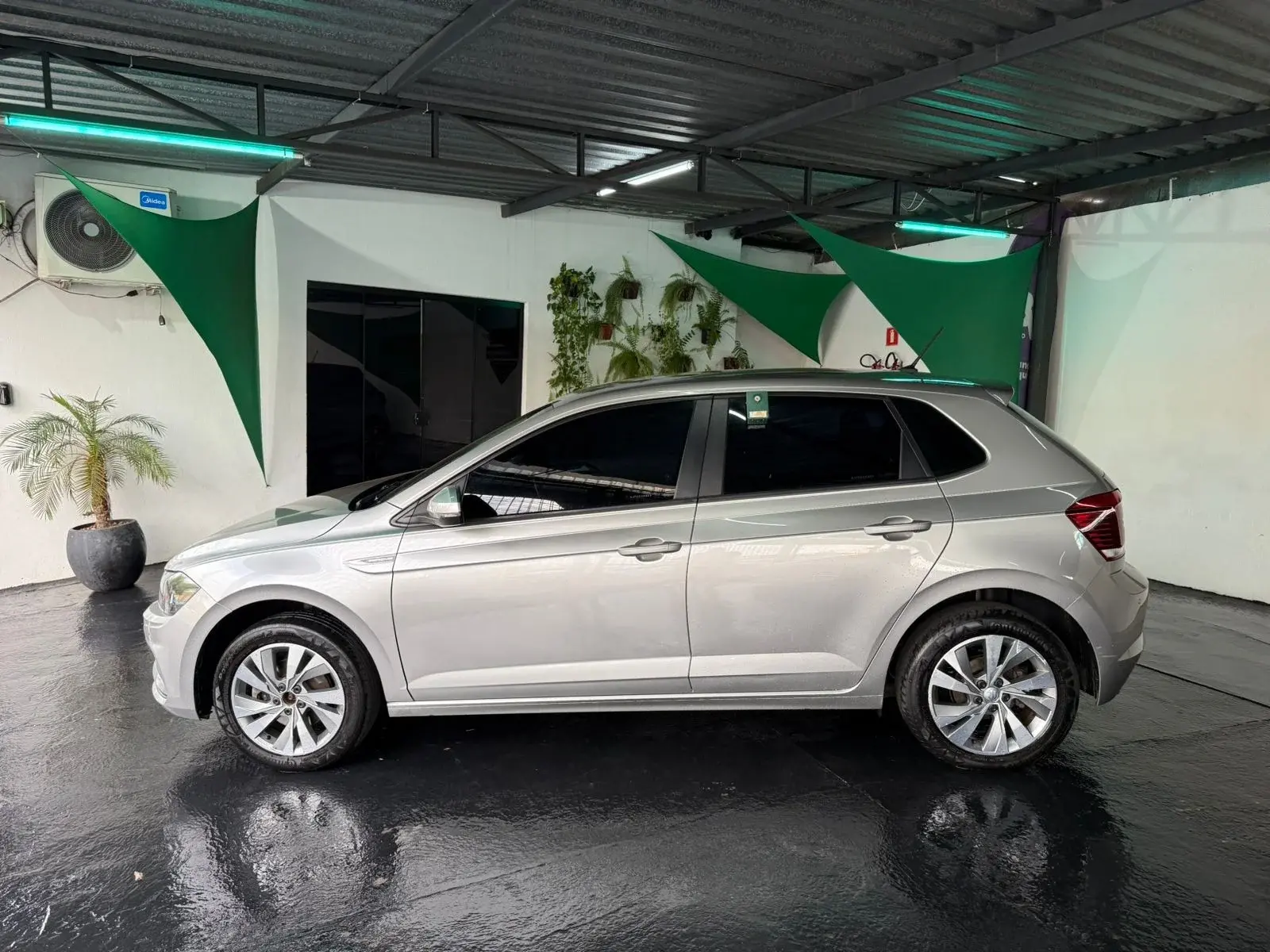 VOLKSWAGEN Polo Hatch - Foto