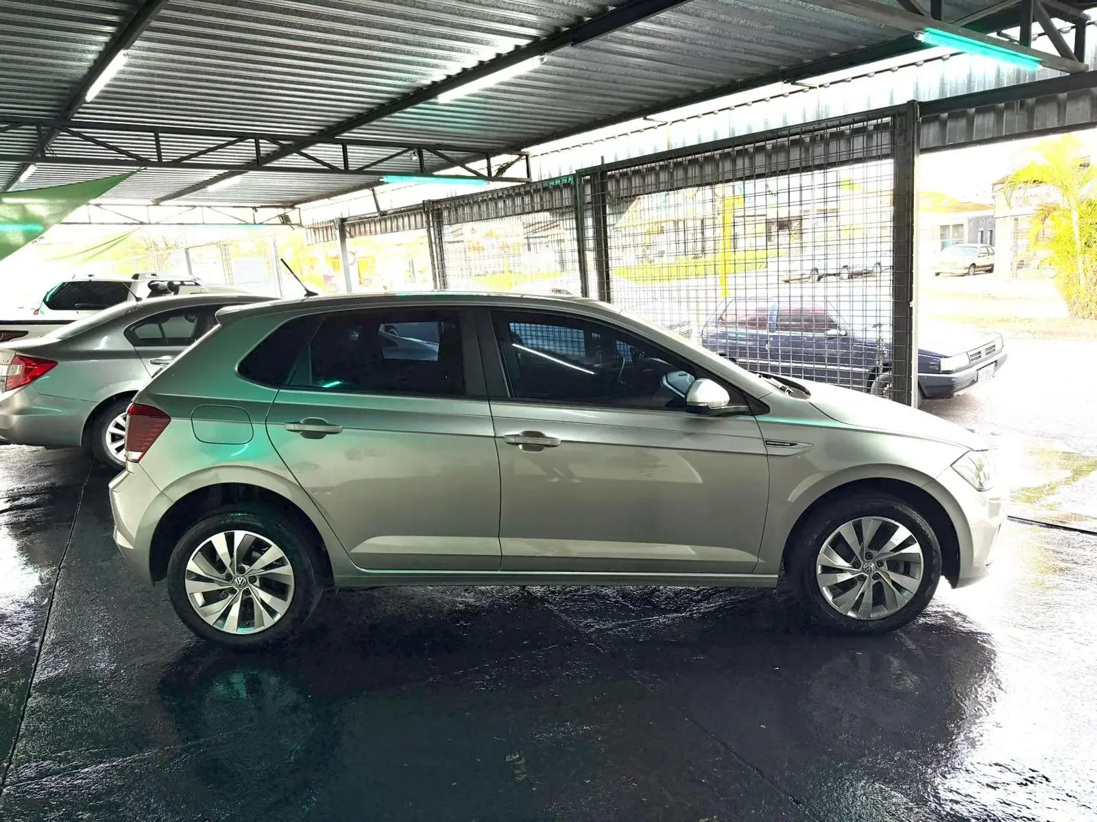 VOLKSWAGEN Polo Hatch - Foto