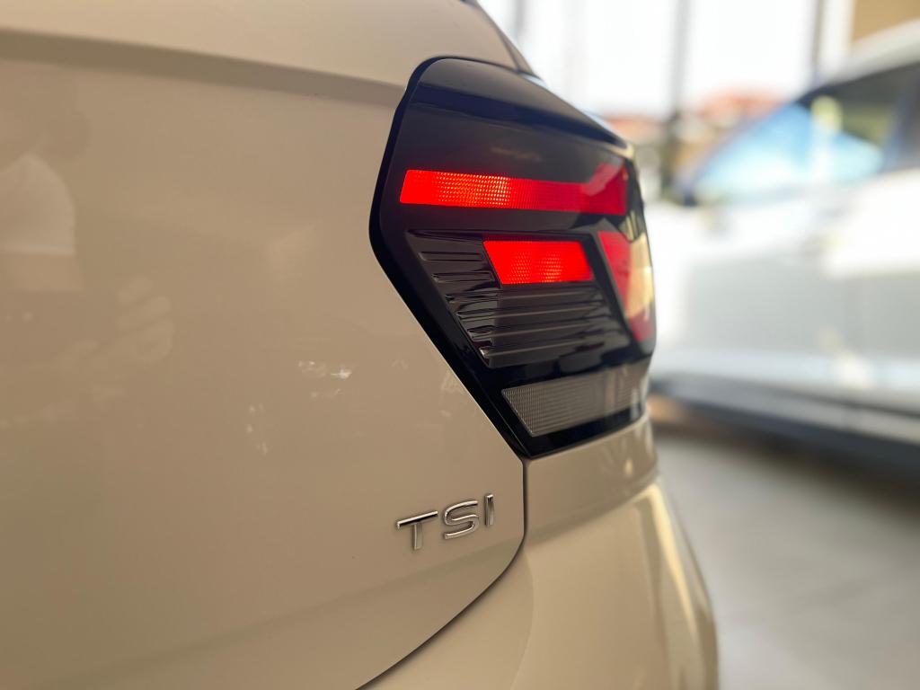 VOLKSWAGEN Polo Hatch - Foto