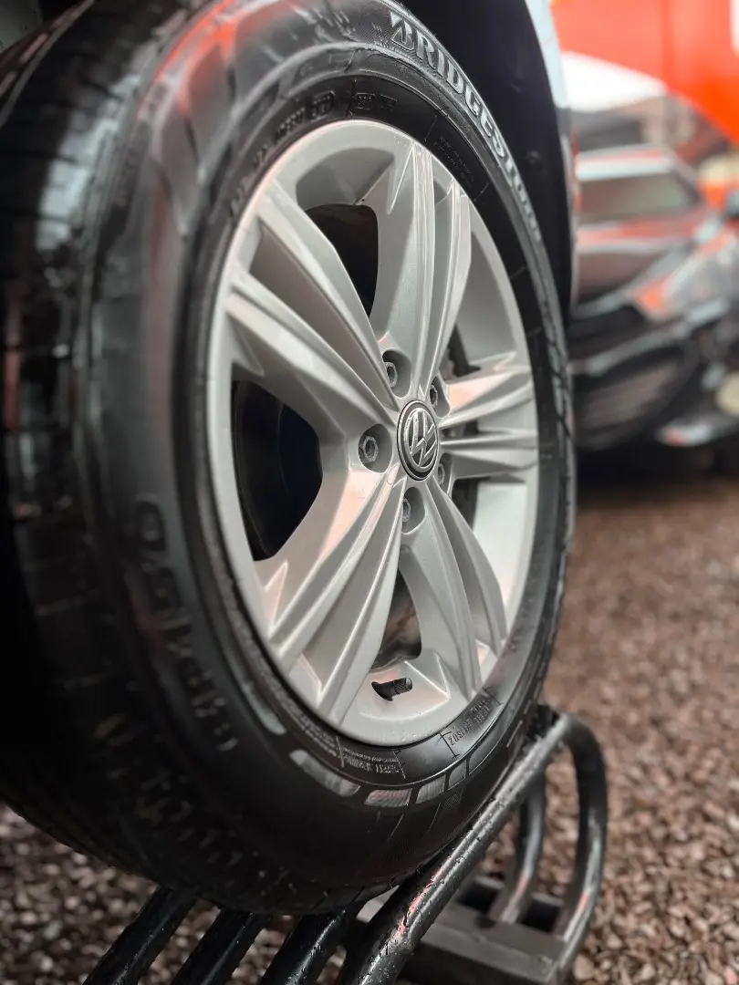 VOLKSWAGEN Polo Hatch - Foto