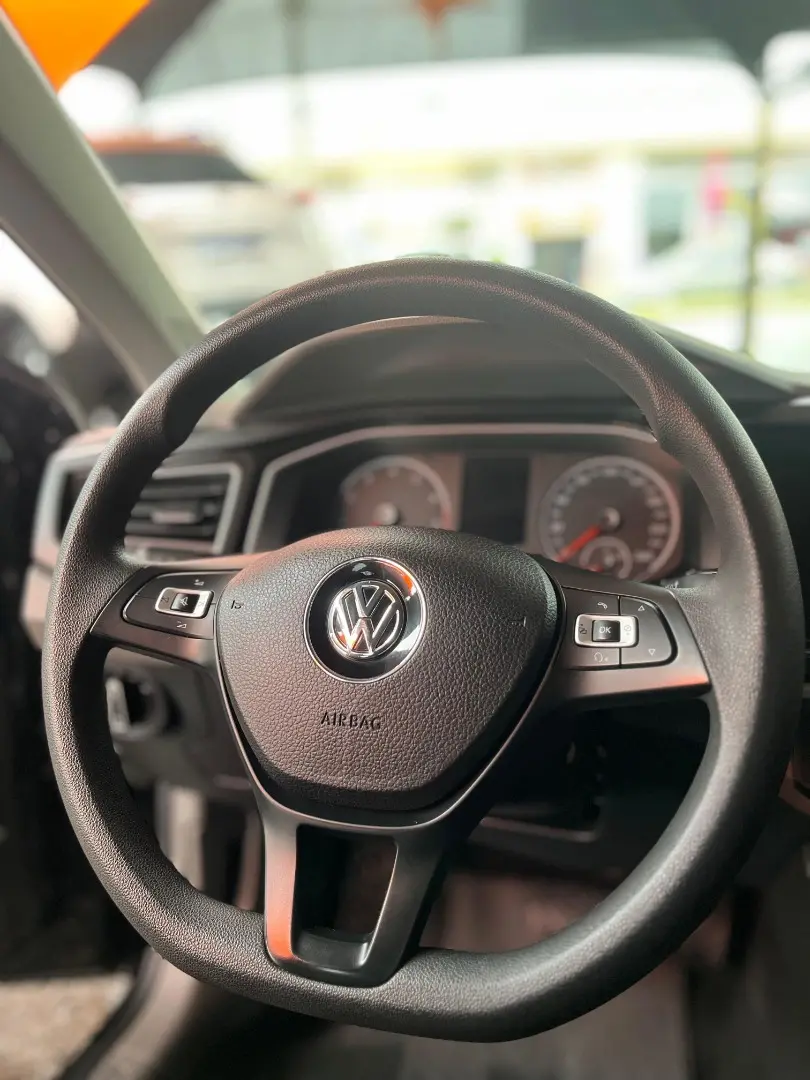 VOLKSWAGEN Polo Hatch - Foto