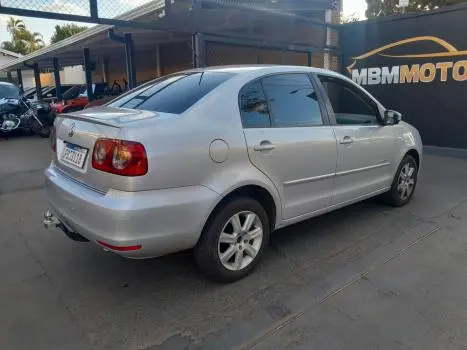 VOLKSWAGEN Polo Hatch - Foto