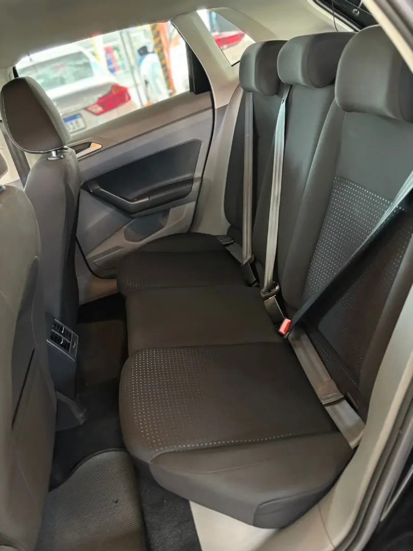 VOLKSWAGEN Polo Hatch - Foto