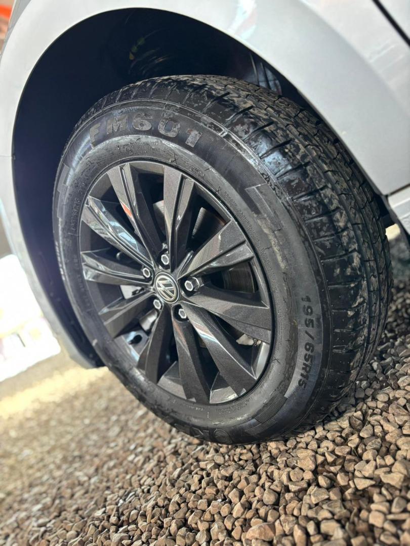 VOLKSWAGEN Polo Hatch - Foto