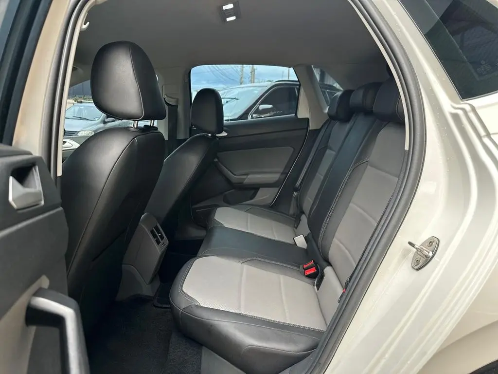 VOLKSWAGEN Polo Hatch - Foto