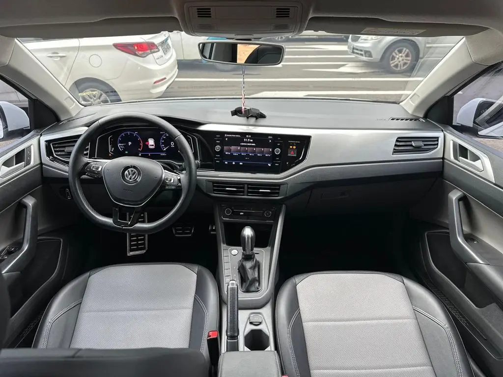 VOLKSWAGEN Polo Hatch - Foto