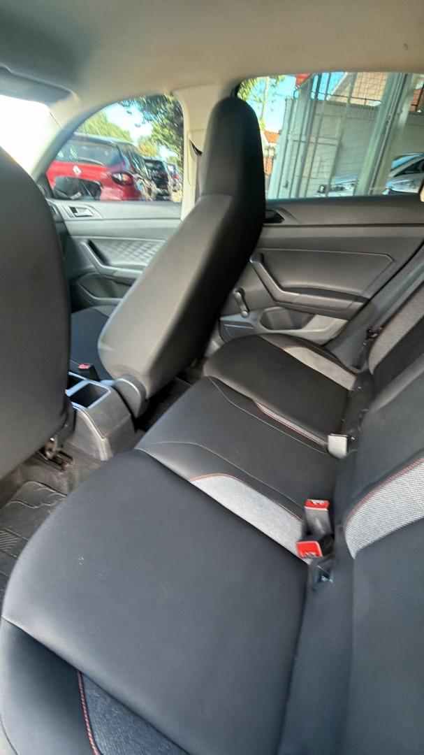 VOLKSWAGEN Polo Hatch - Foto