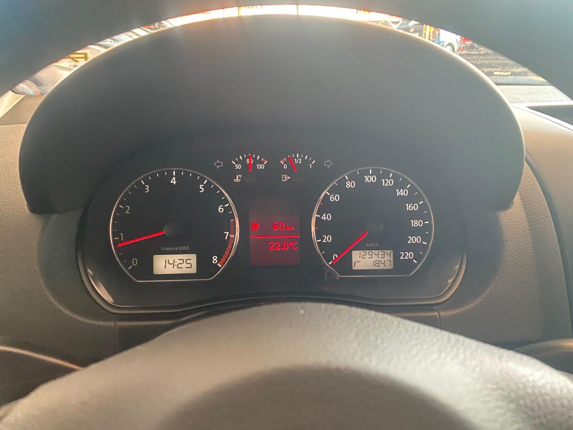 VOLKSWAGEN Polo Hatch - Foto