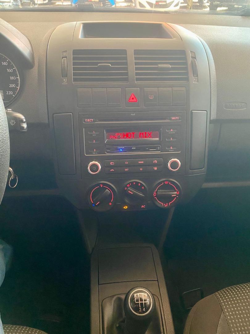 VOLKSWAGEN Polo Hatch - Foto