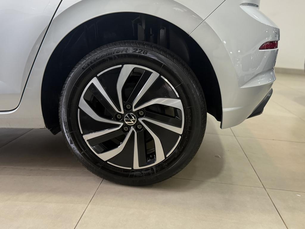 VOLKSWAGEN Polo Hatch - Foto