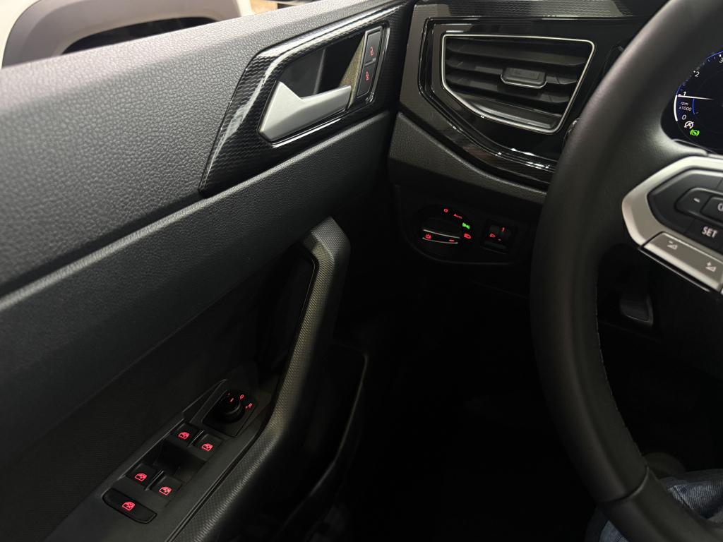 VOLKSWAGEN Polo Hatch - Foto