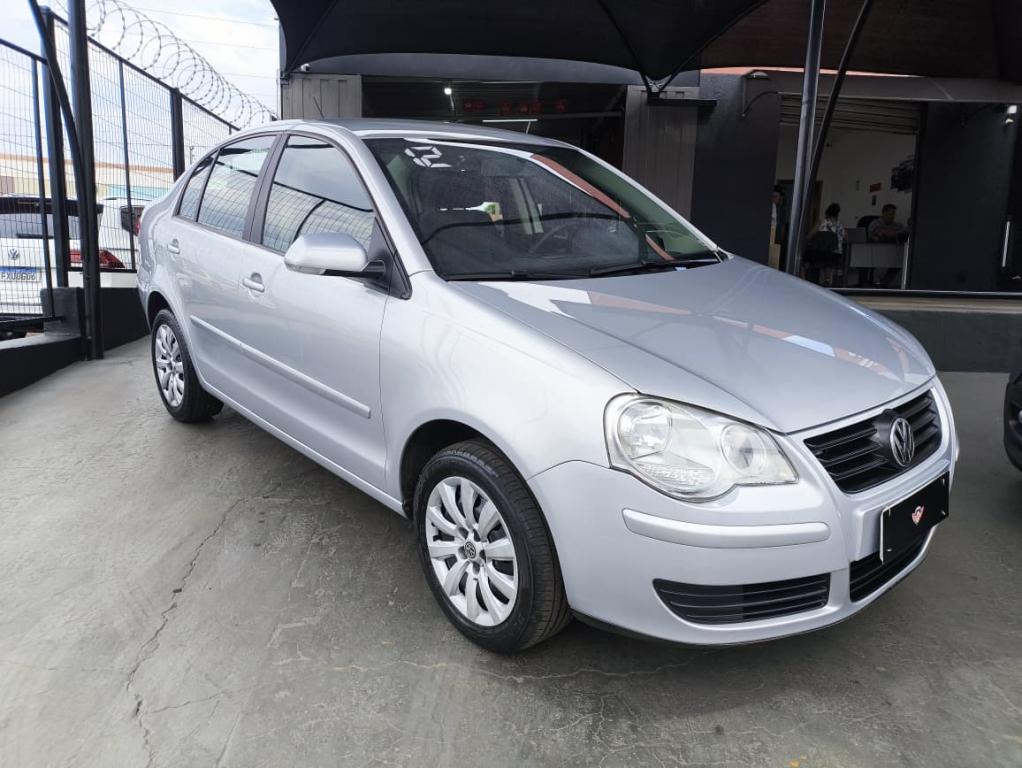 VOLKSWAGEN Polo Sedan - Foto