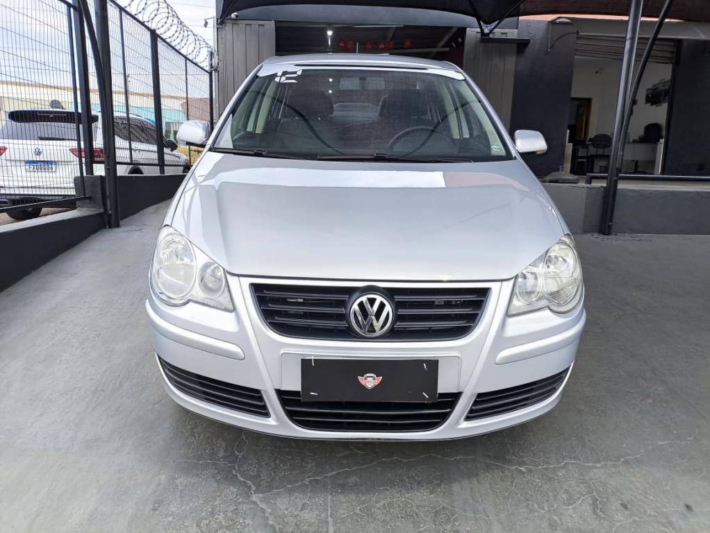 VOLKSWAGEN Polo Sedan - Foto