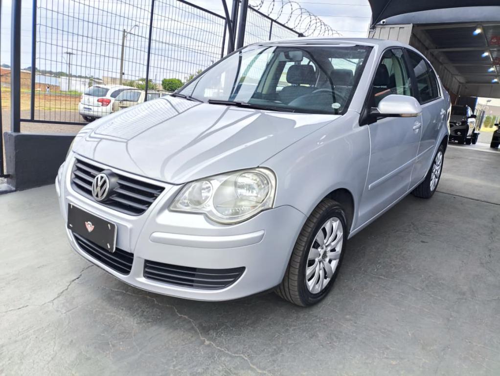 VOLKSWAGEN Polo Sedan - Foto