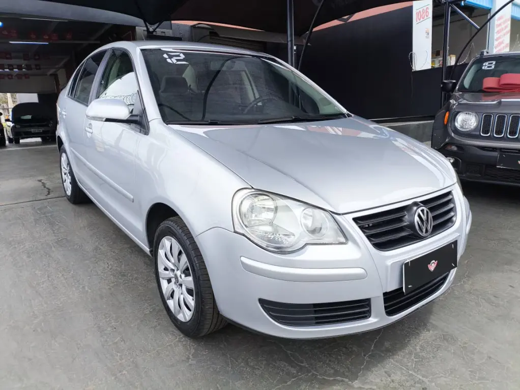 VOLKSWAGEN Polo Sedan - Foto