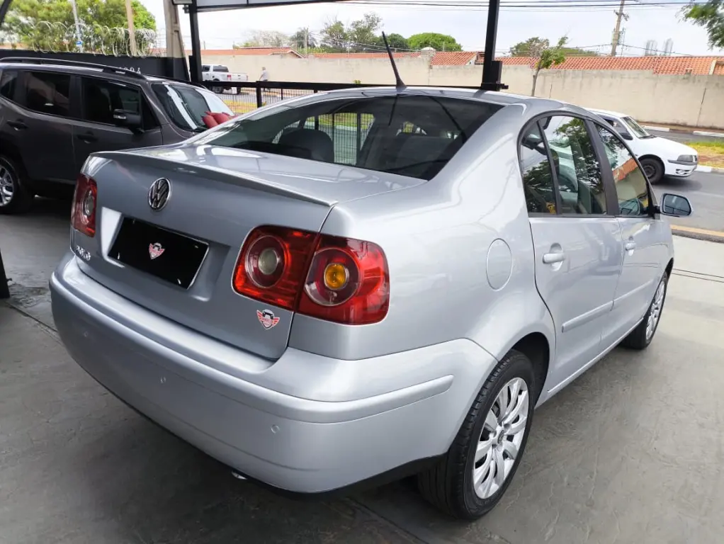 VOLKSWAGEN Polo Sedan - Foto