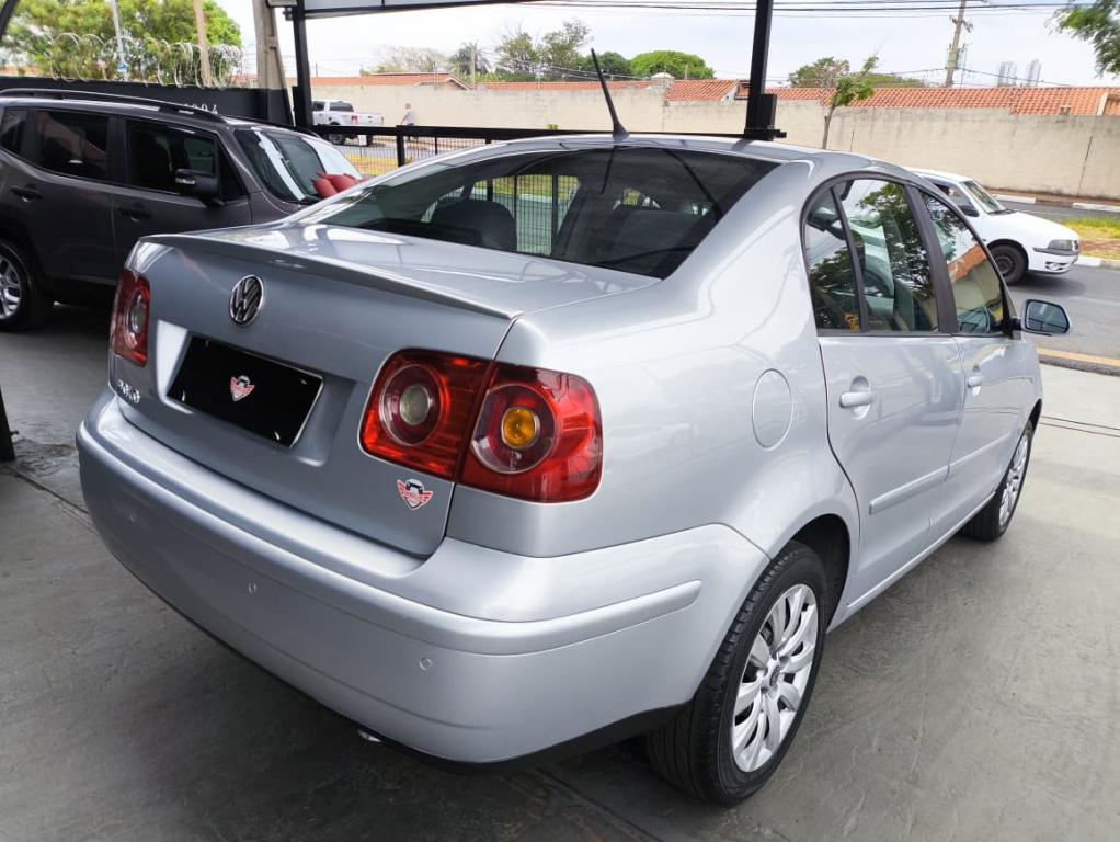 VOLKSWAGEN Polo Sedan - Foto