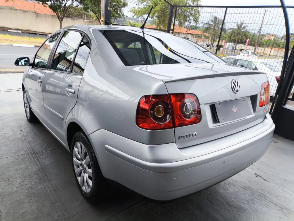 VOLKSWAGEN Polo Sedan - Foto