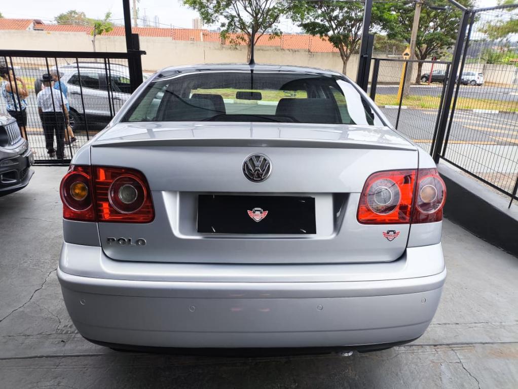 VOLKSWAGEN Polo Sedan - Foto