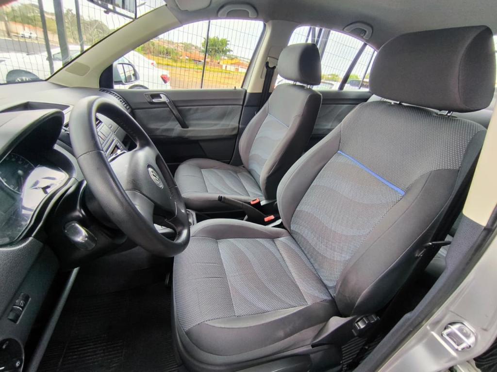 VOLKSWAGEN Polo Sedan - Foto