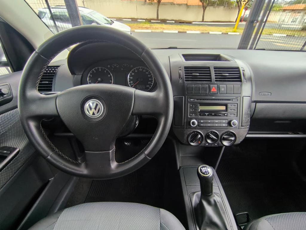 VOLKSWAGEN Polo Sedan - Foto