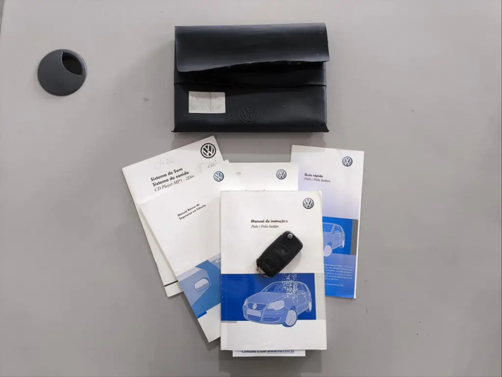 VOLKSWAGEN Polo Sedan - Foto