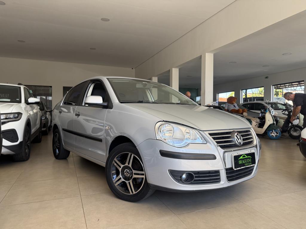 VOLKSWAGEN Polo Sedan - Foto