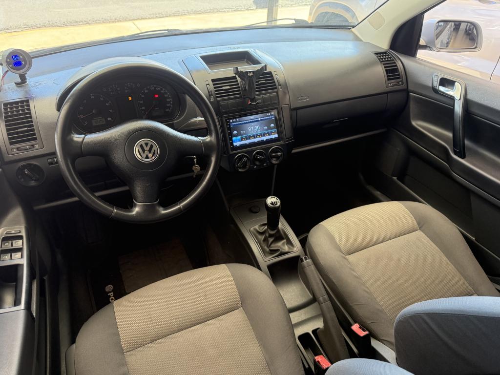 VOLKSWAGEN Polo Sedan - Foto