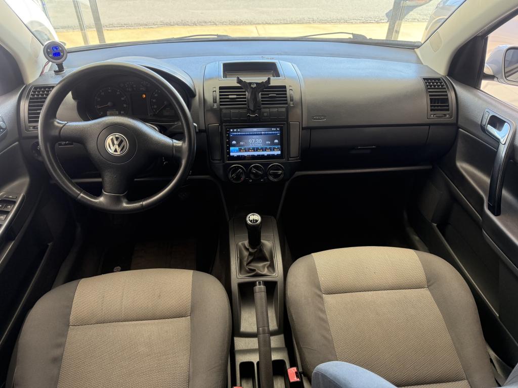 VOLKSWAGEN Polo Sedan - Foto