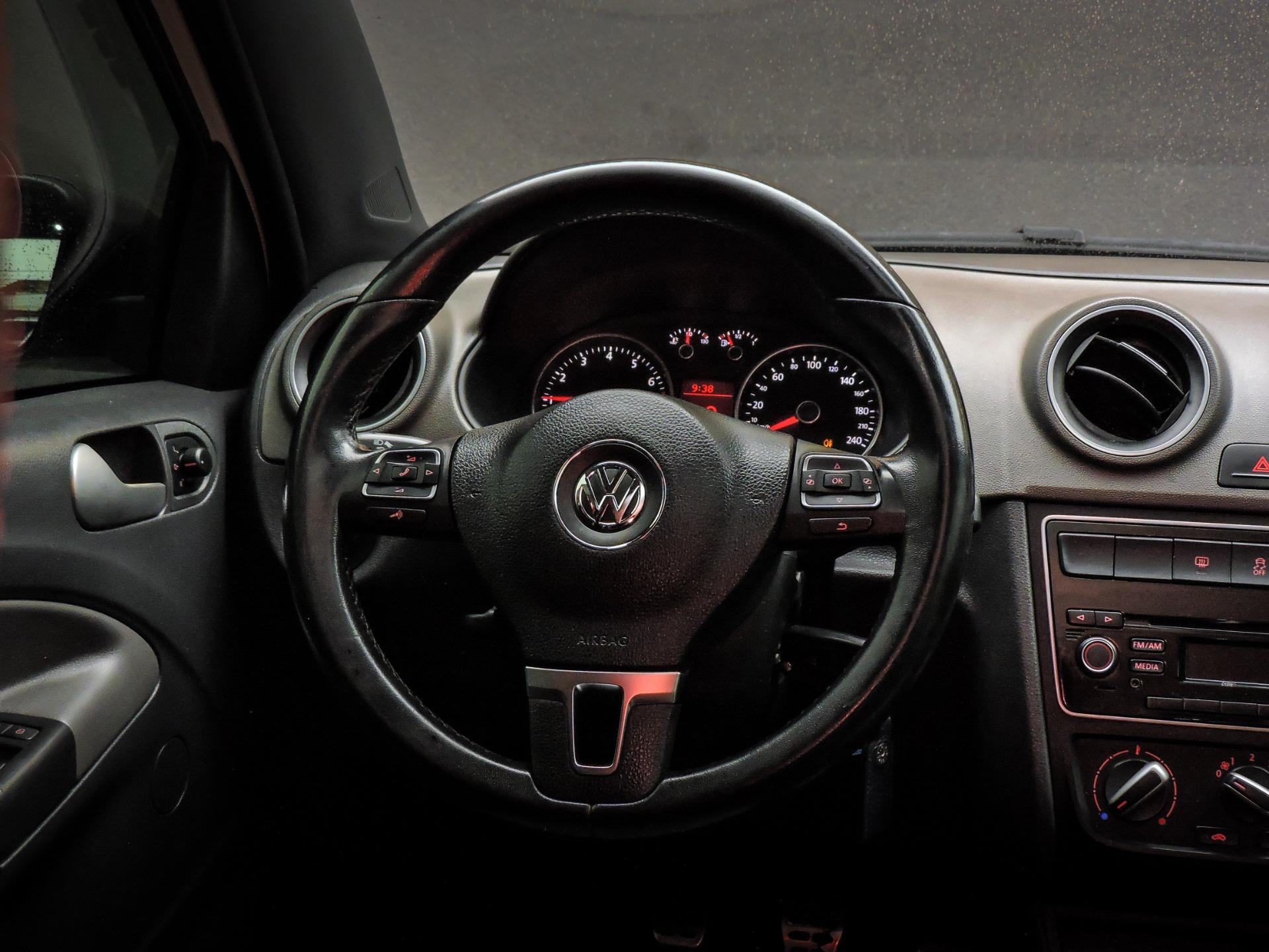 VOLKSWAGEN Saveiro - Foto