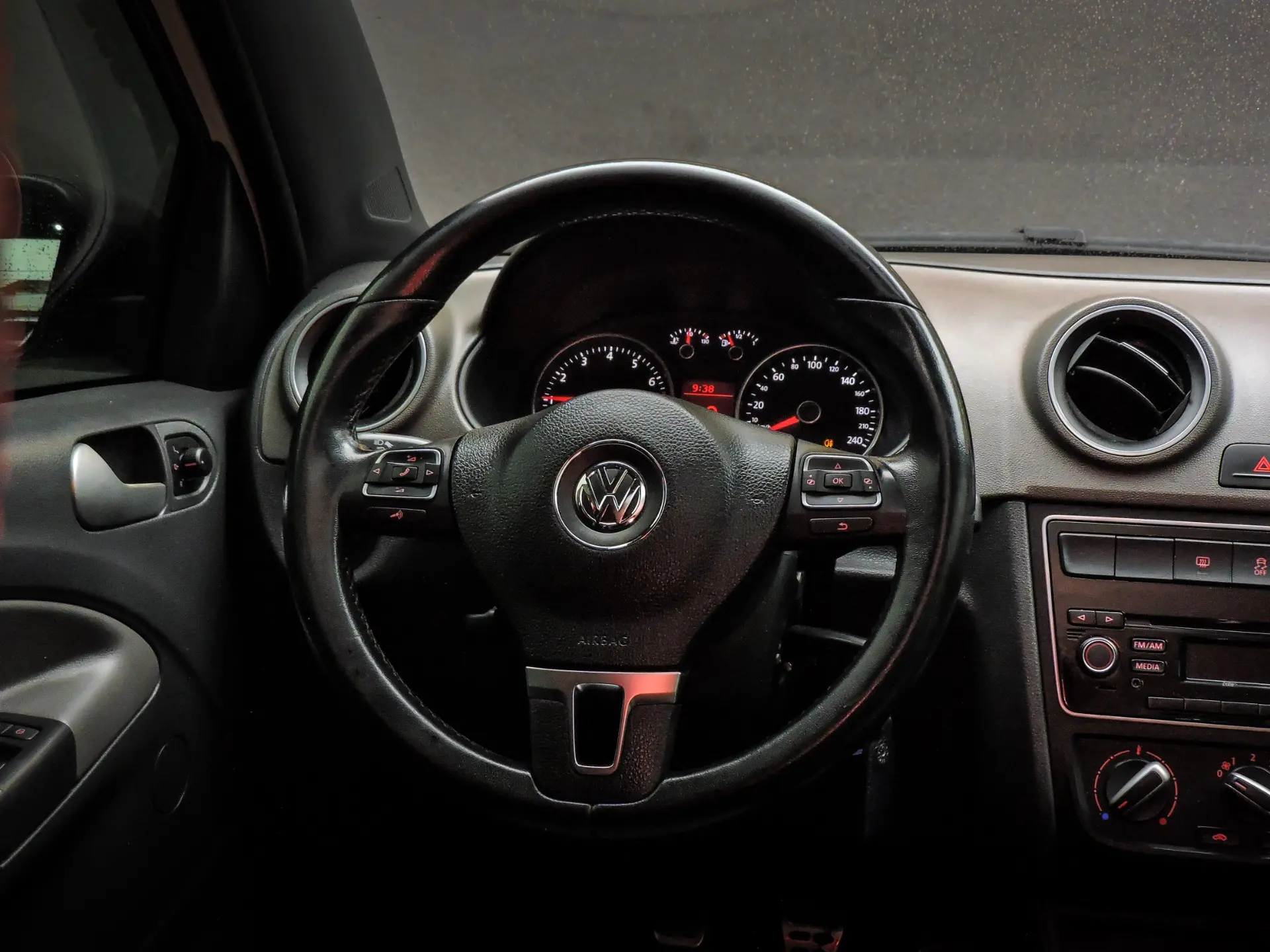 VOLKSWAGEN Saveiro - Foto