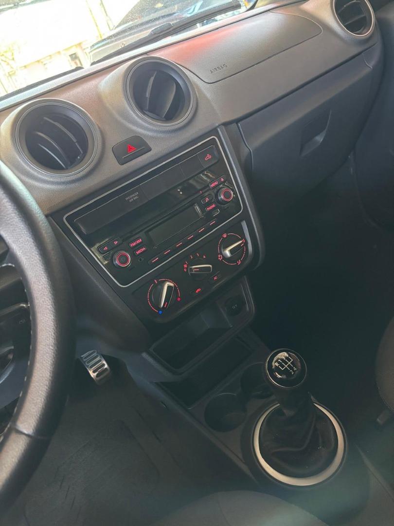 VOLKSWAGEN Saveiro - Foto