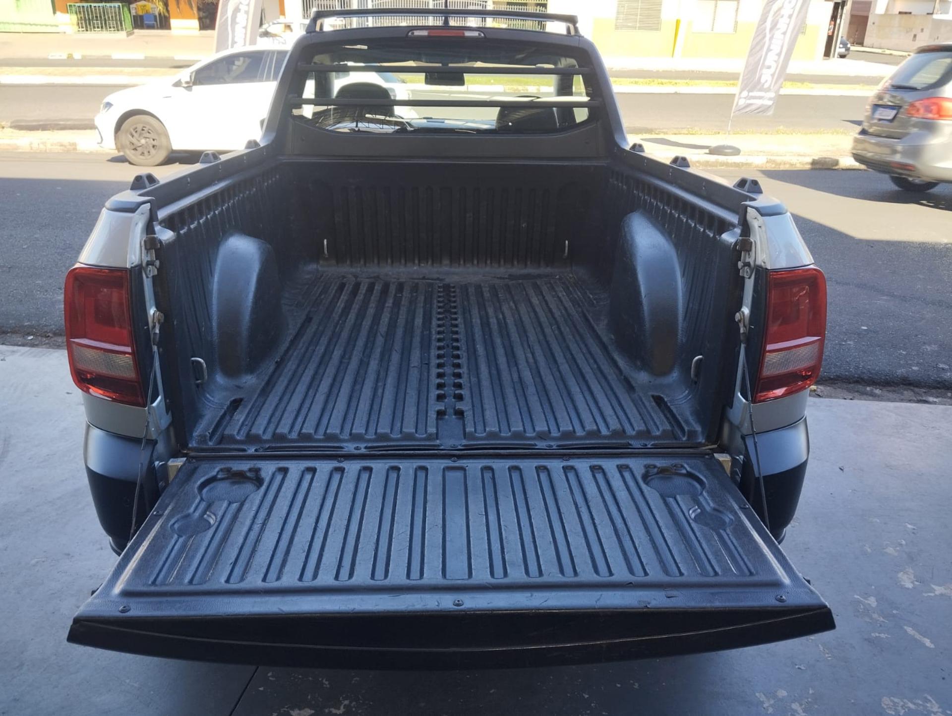 VOLKSWAGEN Saveiro - Foto