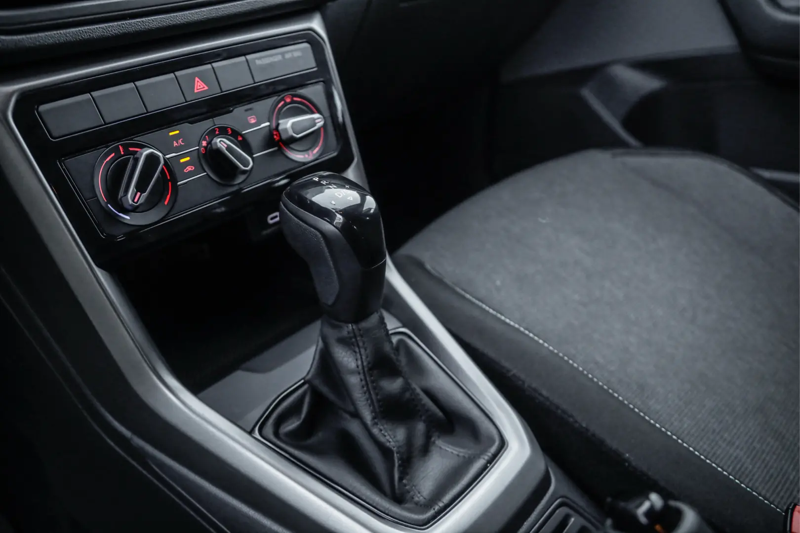 VOLKSWAGEN T-Cross - Foto