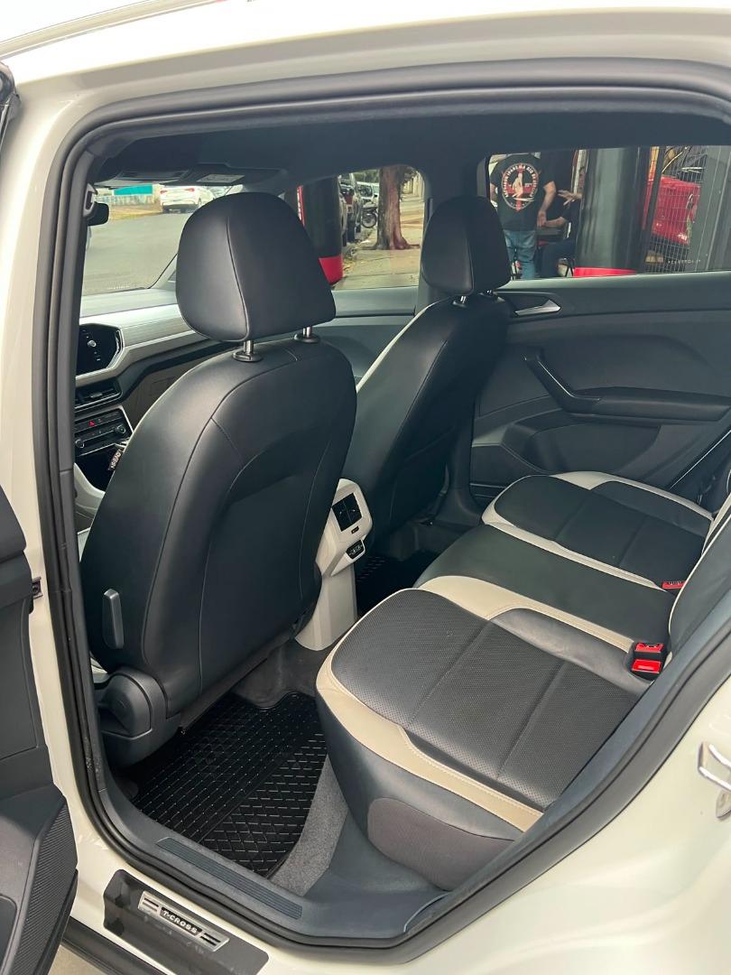 VOLKSWAGEN T-Cross - Foto