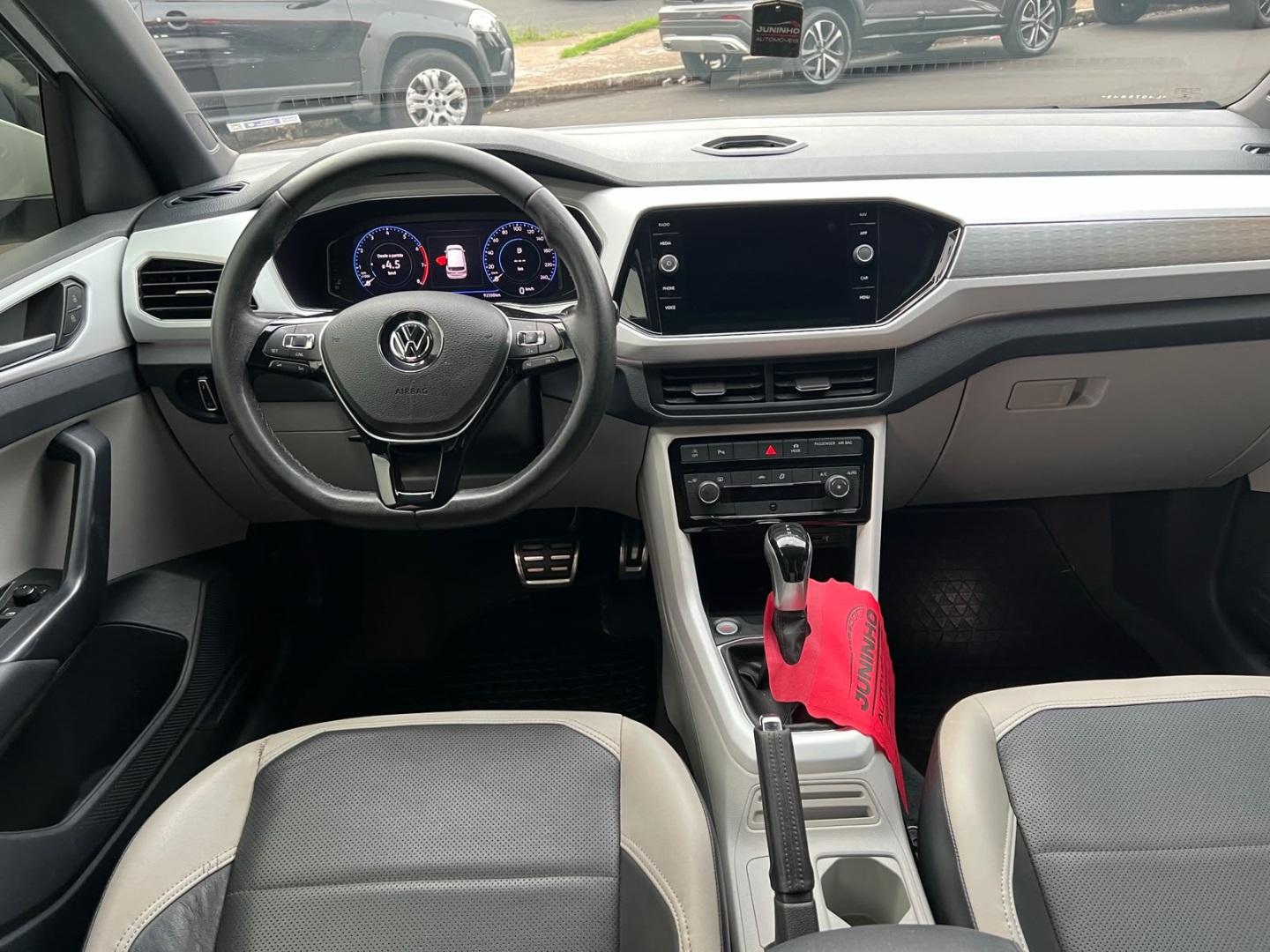 VOLKSWAGEN T-Cross - Foto