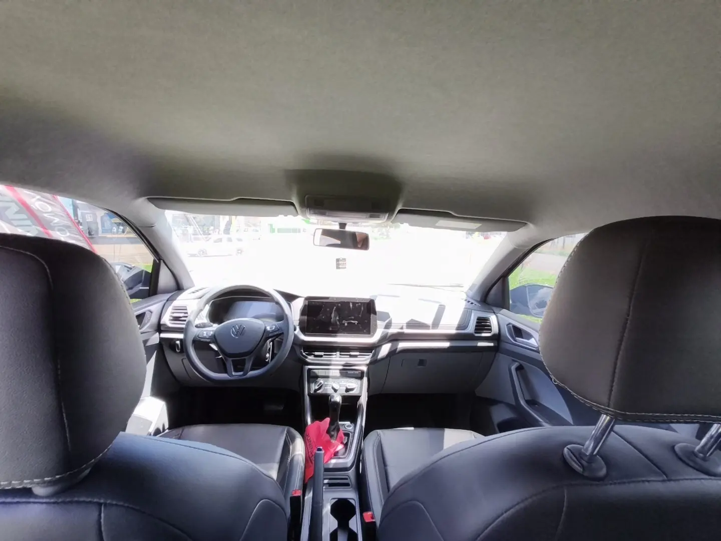 VOLKSWAGEN T-Cross - Foto
