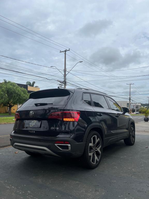 VOLKSWAGEN Taos - Foto