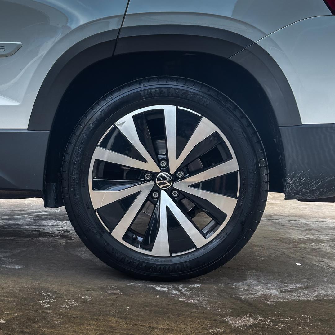 VOLKSWAGEN Taos - Foto