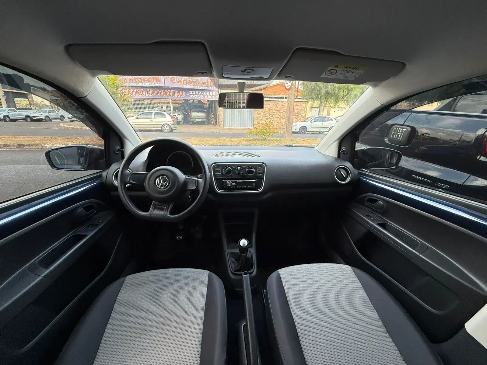 VOLKSWAGEN UP - Foto