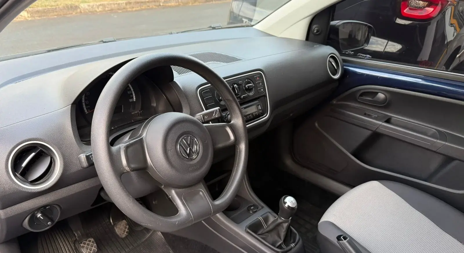 VOLKSWAGEN UP - Foto