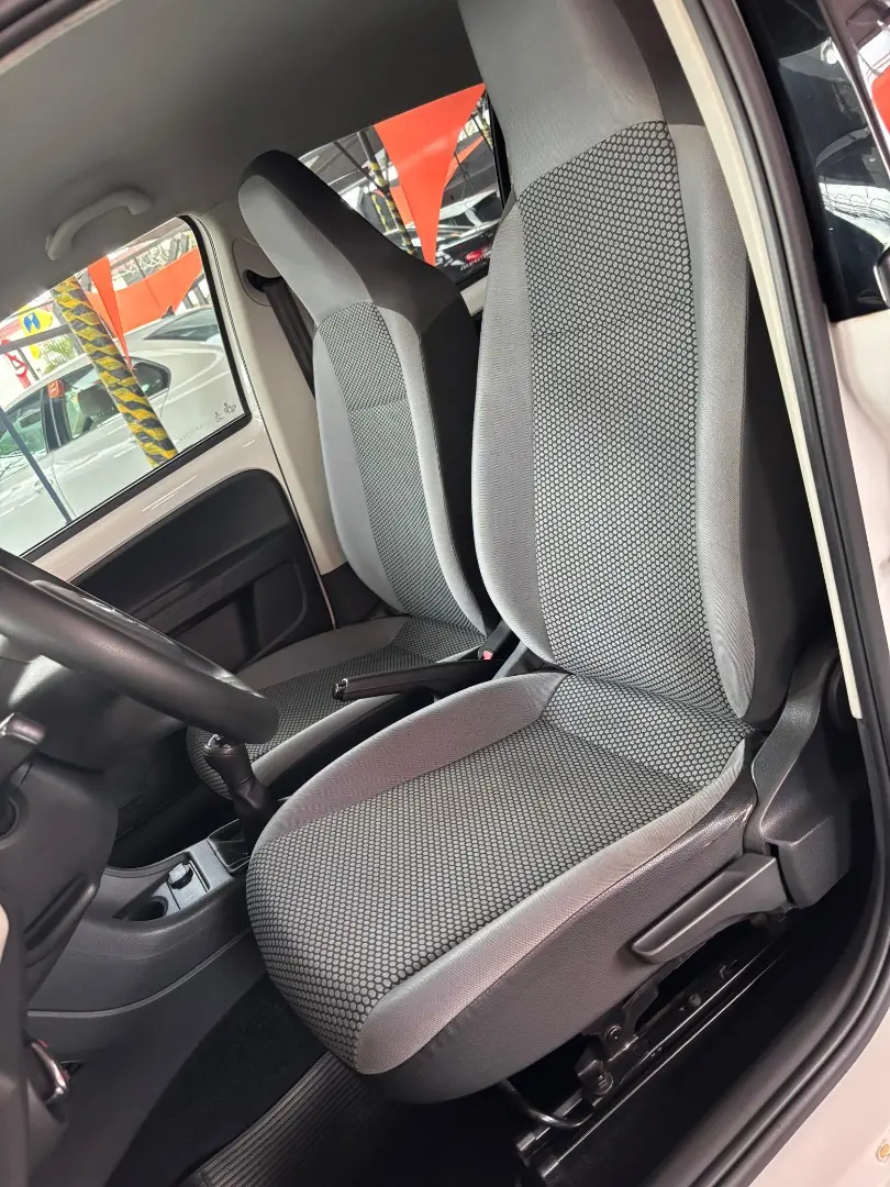 VOLKSWAGEN UP - Foto