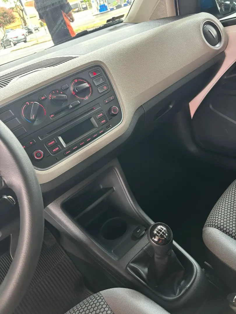 VOLKSWAGEN UP - Foto