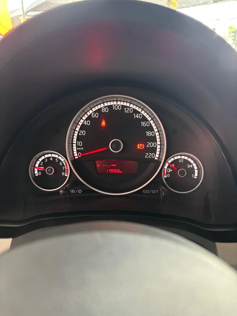 VOLKSWAGEN UP - Foto