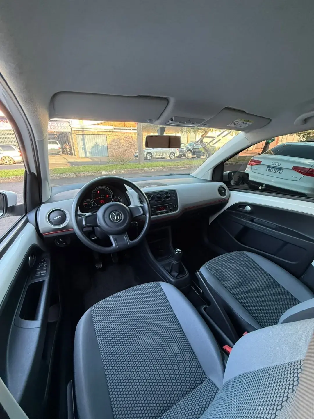 VOLKSWAGEN UP - Foto